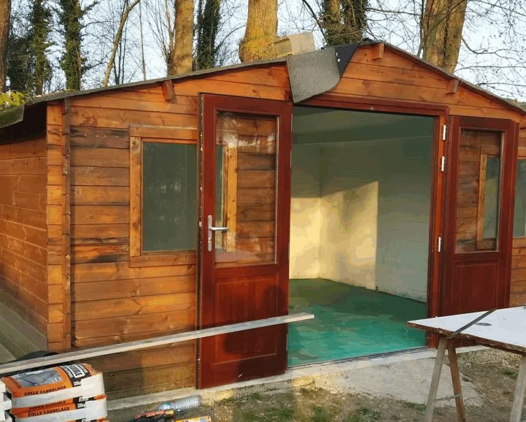 Vernissage de la dépendance avec peinture spécialisé