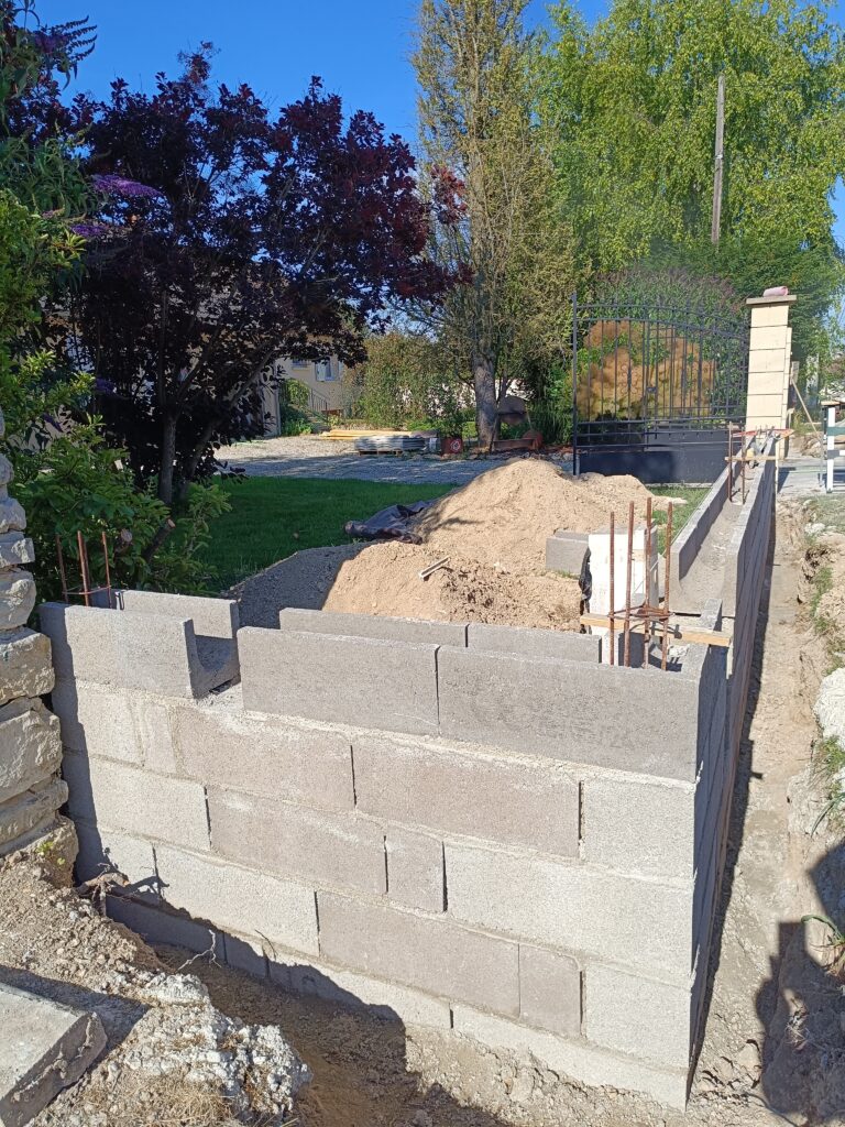 Création d'un muret et d'une clôture par creavert51