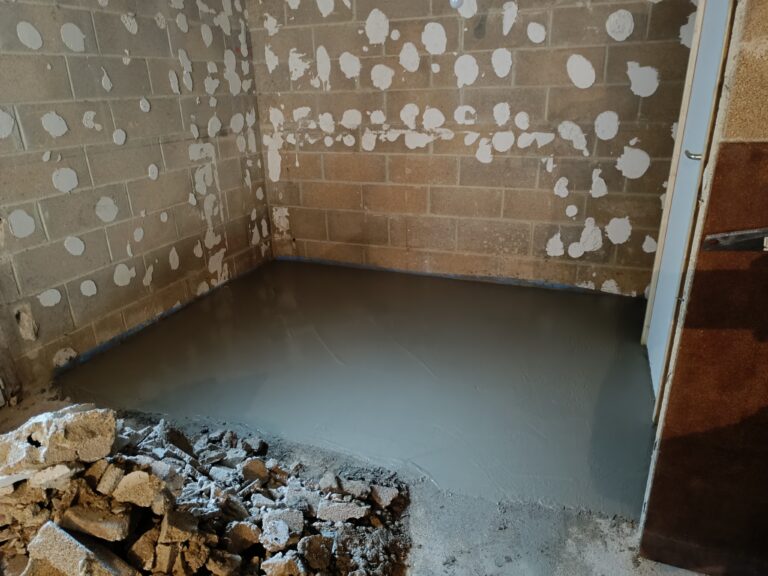 Coulage d'une dalle en bétom dans un garage