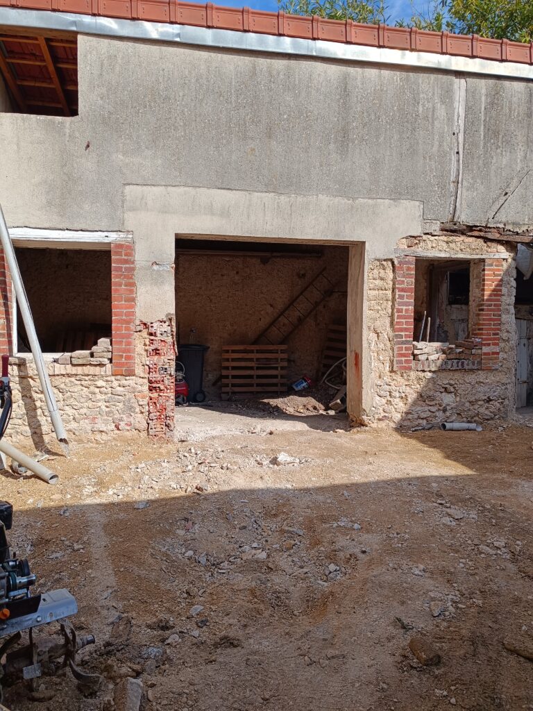 Création de poteaux béton et linteau pour nouvel encadrement