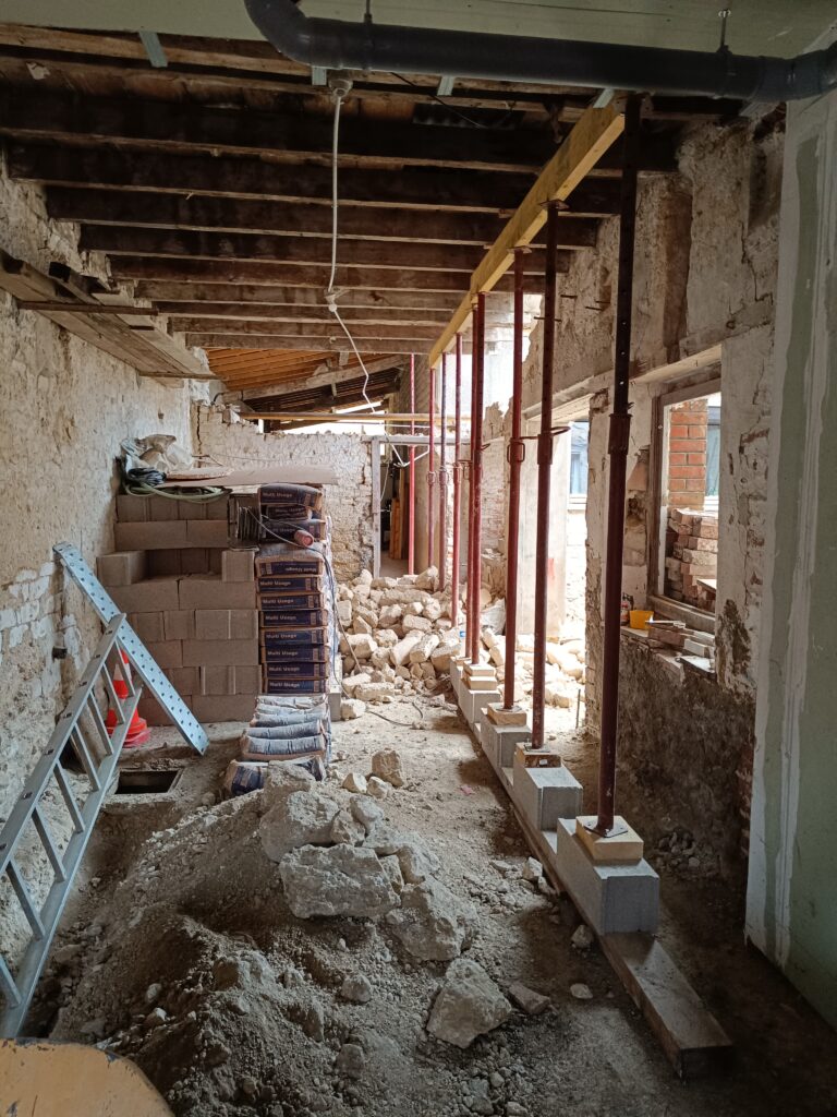 Décaissement et préparation du sol pour dalle béton