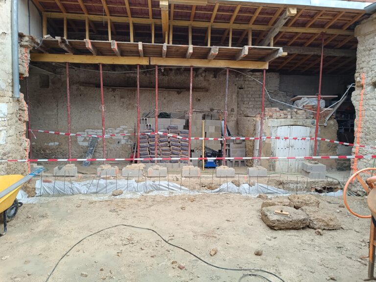 Desctruction d'un mur d'une cours pour créavert51