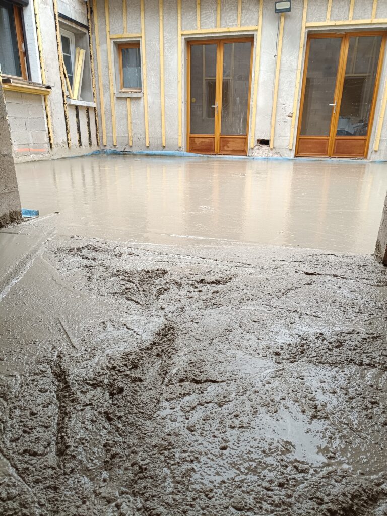 Réalisation d’une dalle béton de cour avec double treillis soudé