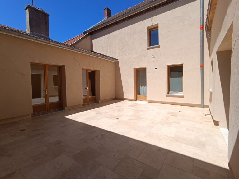 Pose de nouveaux appuis de fenêtre en béton